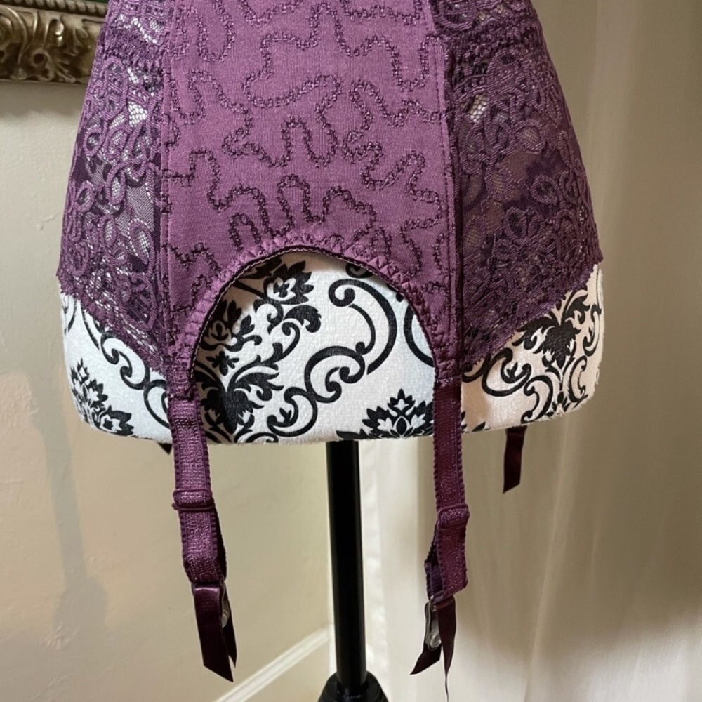 🌺Felina purple garter belt - Picture 3 of 3